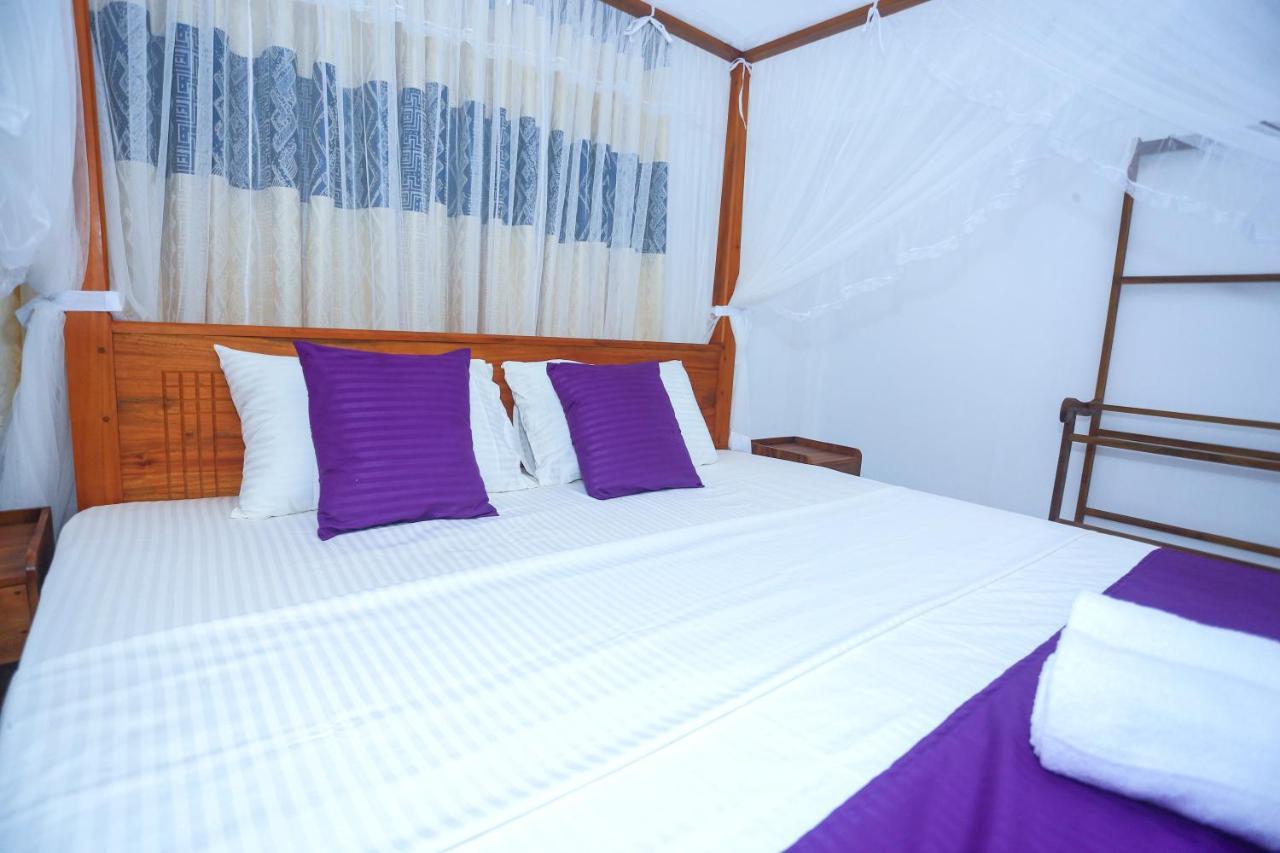 Life House * Unawatuna